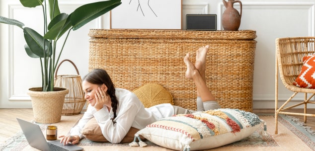 With the laptop on the ground